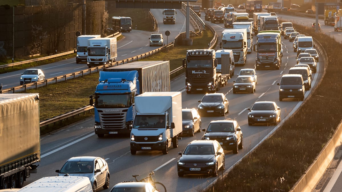 Stau-Gefahr: Autobahn in Hamburg wird für Bergung von Schwertransporter gesperrt