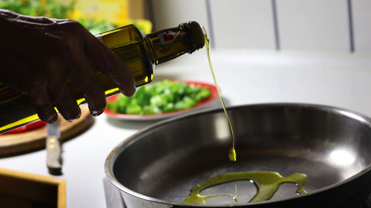 Stiftung Warentest: Acht Olivenöle fallen durch – was die vier besten Produkte kosten