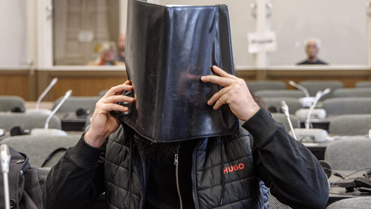 Lebenslange Haft: Tödliche Schüsse vor Hamburger Shisha-Bar – Richter rechnet mit „archaischem Ehrbegriff“ ab