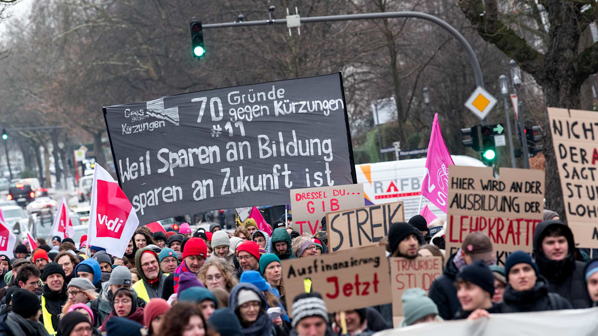 Bildung: Hunderte Hochschulbeschäftigte streiken in Hamburg
