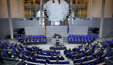 Bundestagsdebatte: „Freiheits- und bürgerfeindliches System“ – Heftiger Streit über Gesetzesentwurf zu Paragraf 188