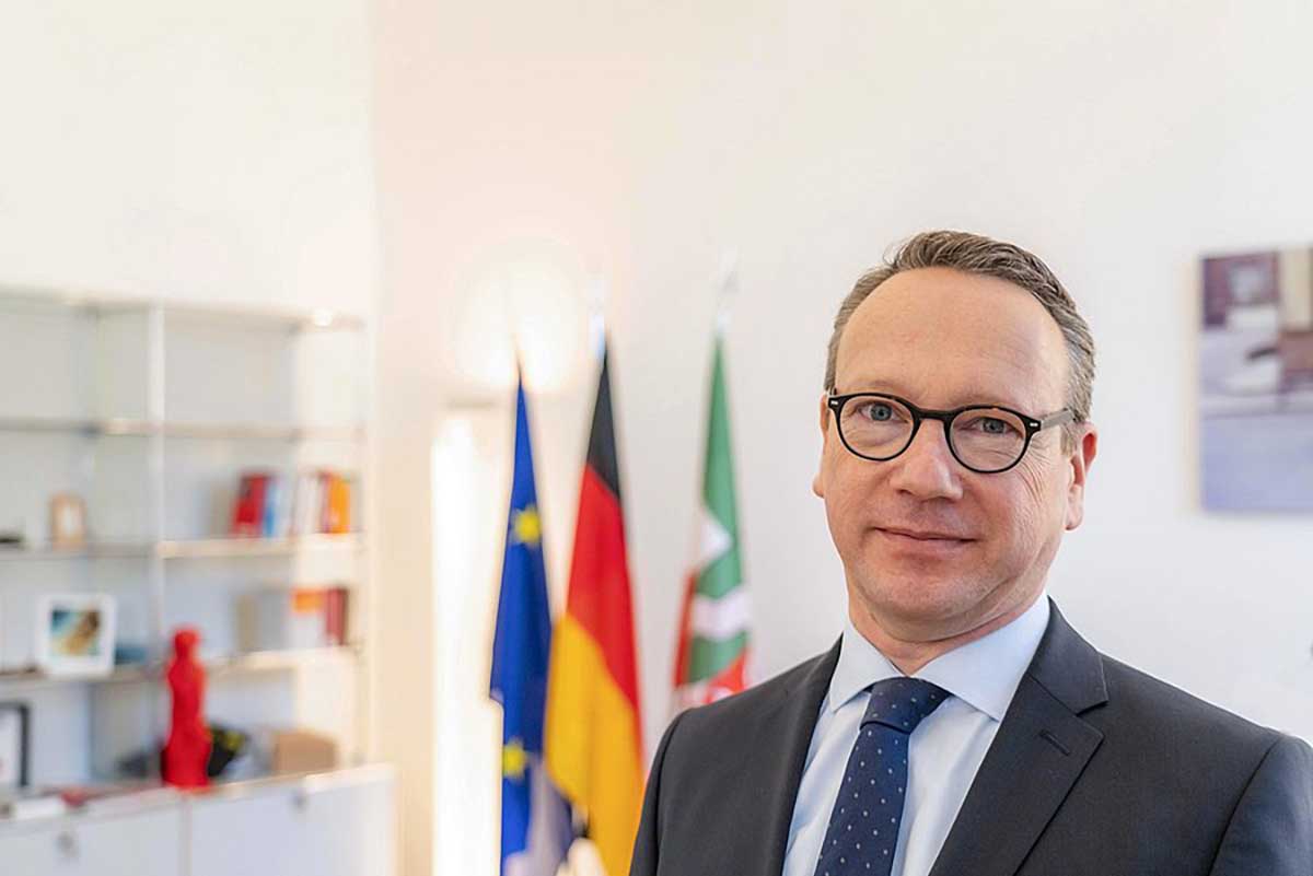 Zukunftsforum Demokratie: NRW-Justizminister Dr. Benjamin Limbach zu Gast an der Bergischen Universität - blickfeld