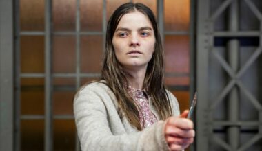 Im "Tatort" aus Dresden wird die 16-jährige Amanda (Emilie Neumeister) mit einem Skalpell am Bahnhof aufgegriffen