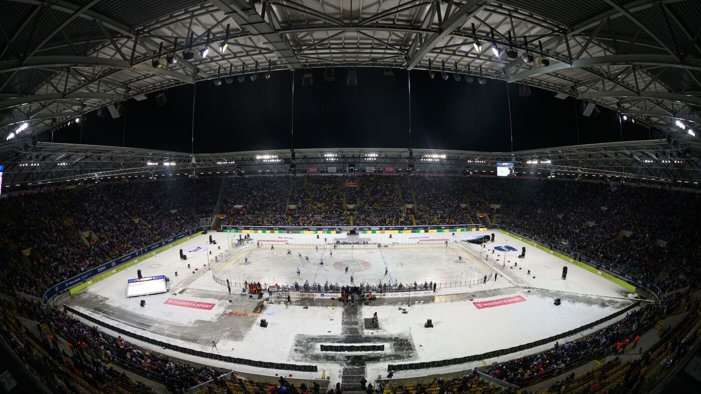 Berlin gewinnt Eishockey-Freiluftspiel in der Verlängerung