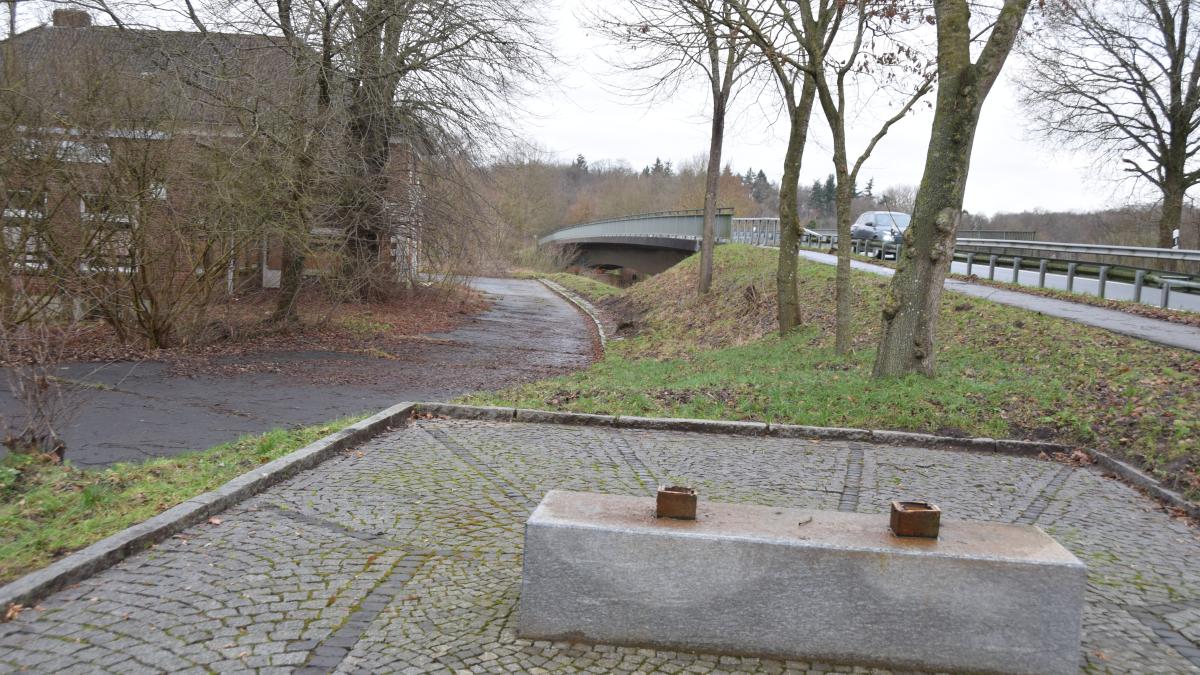 Bronzeplastik an Breitenburger Fähre verschwunden Waren es Diebe?