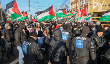Leipzig Pro-Palästina-Demonstranten greifen Kamera-Team an | Regional