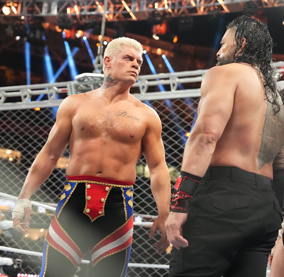 Bei der „Survivor Series“ gab es die ersten neuen Spannungen zwischen Cody Rhodes (l.) und Roman Reigns