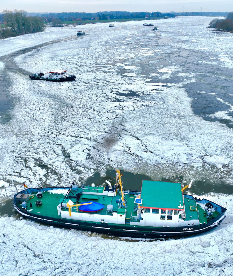 6 Eisbrecher sind auf der Elbe im Einsatz. Vor das 5-Millionen-Euro-Schiff „Keiler“