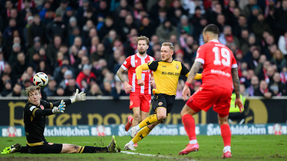 Elias Bethke (li.) hat gute Reflexe, die er in der Vergangenheit auch gegen Dynamo zeigte.