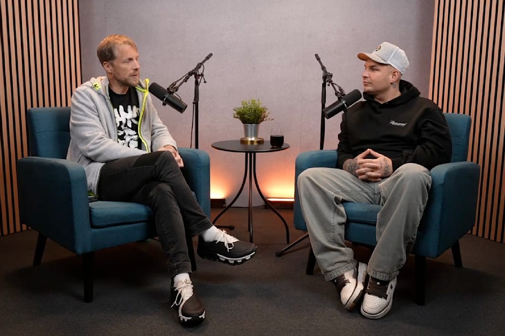 Pietro Lombardi (33, r.) ist der neue Co-Partner von Oliver Pocher im Podimo-Podcast „Die Pochers! Frisch recycelt“. Bereits in der zweiten Folge kommen Geheimnisse ans Licht