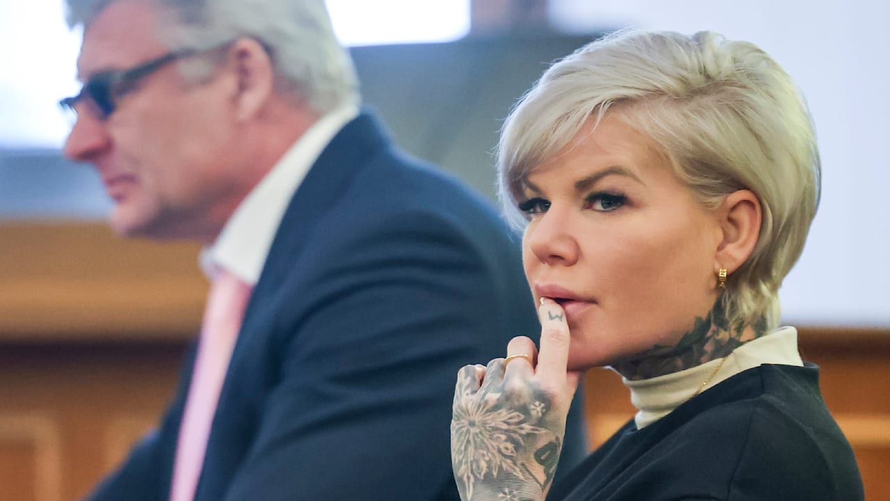 Hitlergruß-Prozess in Leipzig: Melanie Müllers Pleite-Beichte vor Gericht | Regional