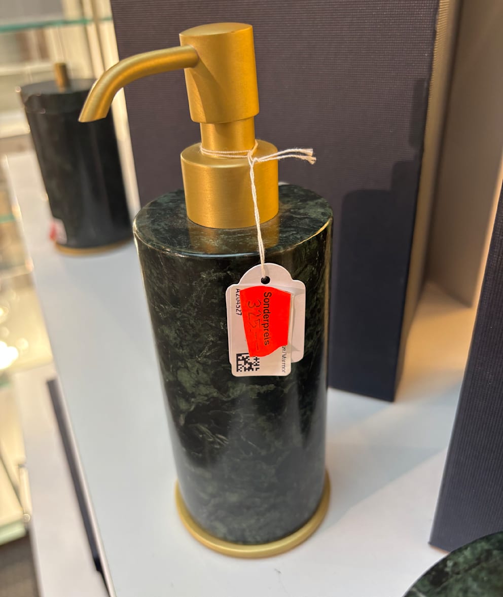 Dieser High-End-Seifenspender der Marke Giobagnara kostet bei Franzen im Sale jetzt 325 Euro