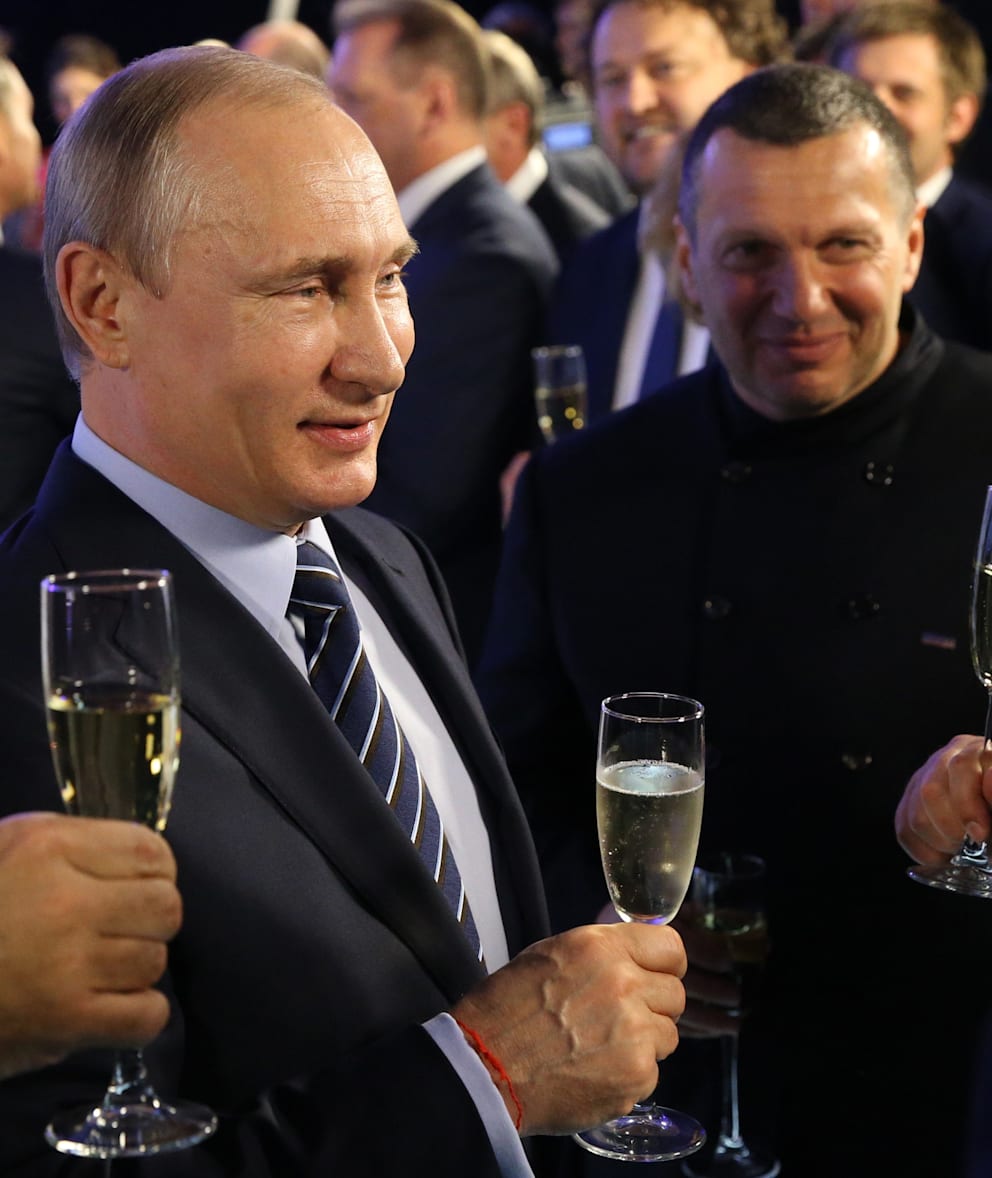 Bilder von 2016: Der Präsident und sein Propagandist in Sotschi