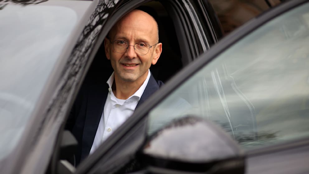 Insolvenzverwalter Lucas Flöther wird auch 2026 in ganz Deutschland auf Achse sein. Er rechnet damit, dass es eine ganze Reihe von großen und wichtigen Unternehmen treffen wird