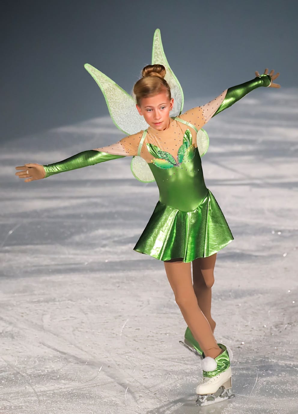 Anna-Felicia Fröhlich 2017 als „Tinkerbell“ auf dem Eis