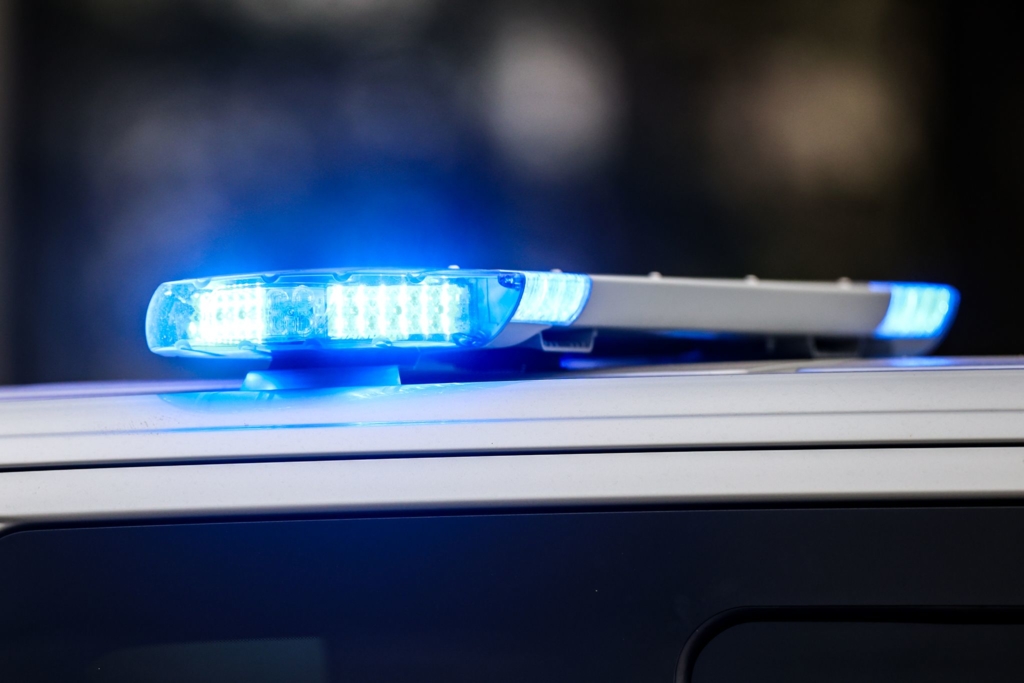 Auto und Trambahn kollidieren in München