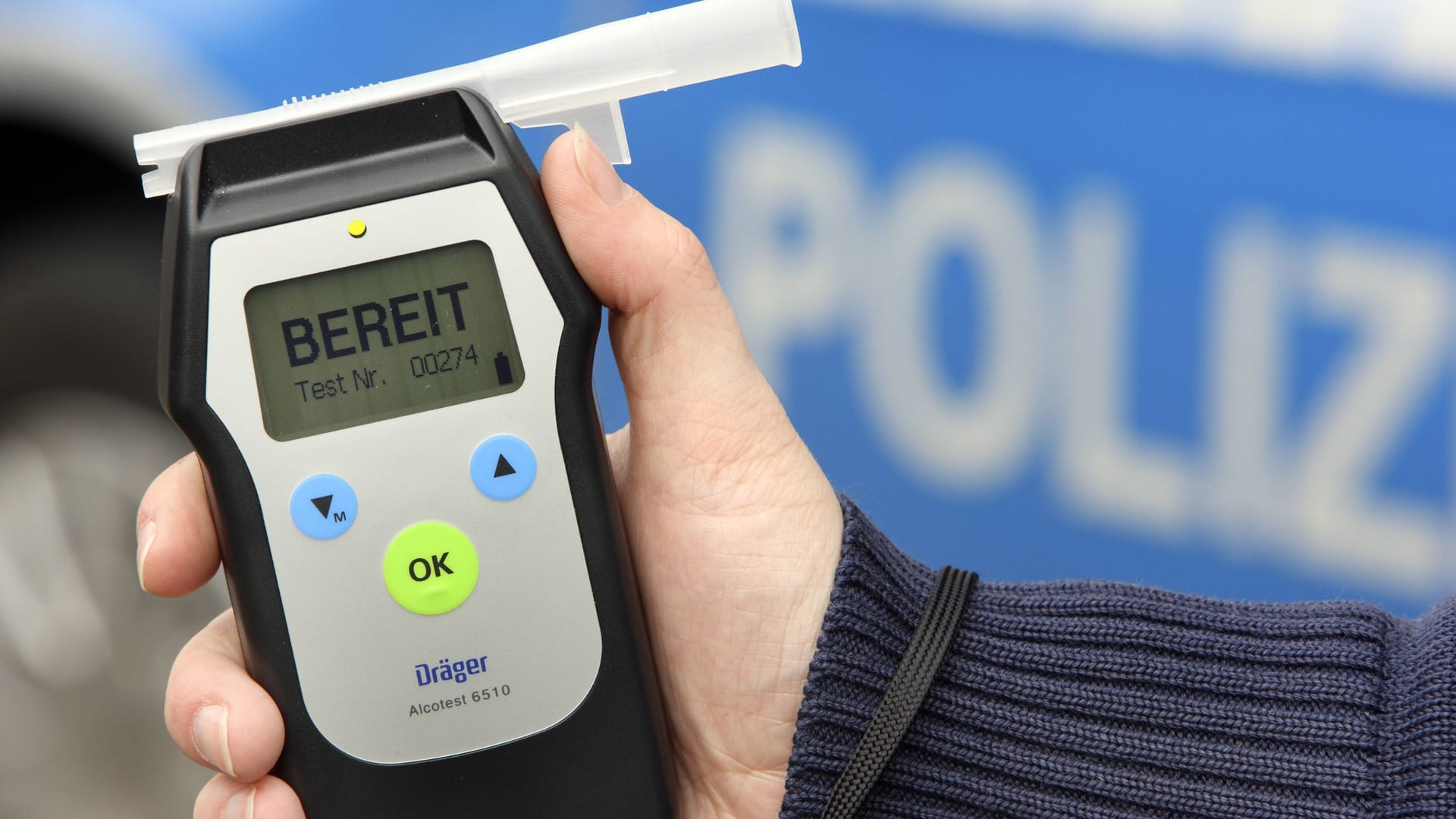 Ein Atem-Alkoholtester (Symbolbild): Eine 52-Jährige hatte etliche alkoholische Getränke intus. Ein Atem-Alkoholtester (Symbolbild): Eine 52-Jährige hatte etliche alkoholische Getränke intus.