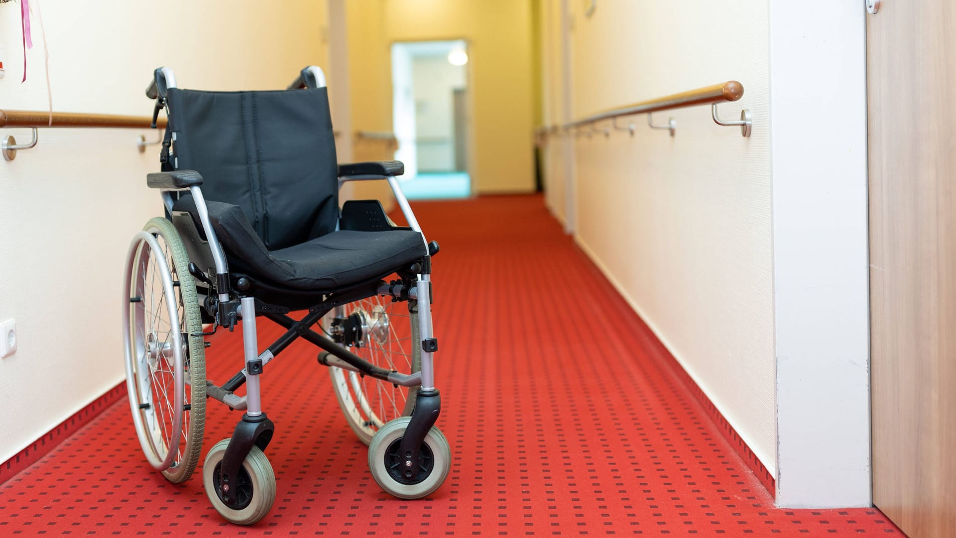 Ein Pflegeheim (Symbolbild): Die Staatsanwaltschaft Frankfurt am Main erhebt schwere Vorwürfe gegen eine Pflegerin.