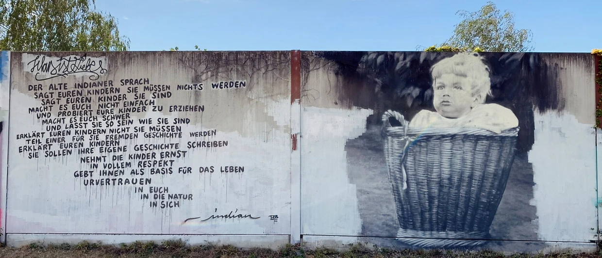 Eines der Murals von Sebastian Stehr entlang der Bundesstraße B3 bei Bad Vilbel