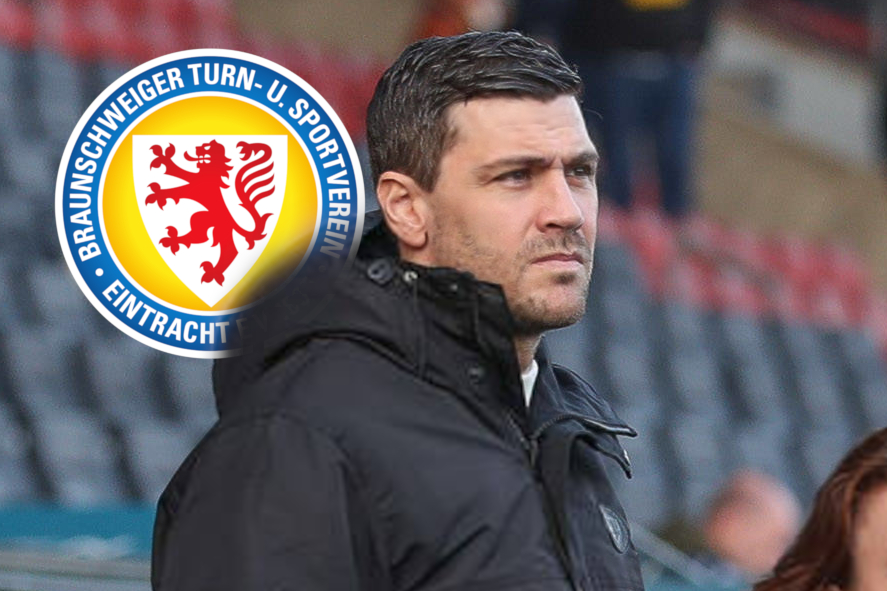 Benjamin Kessel vor dem Bank im Olympiastadion.