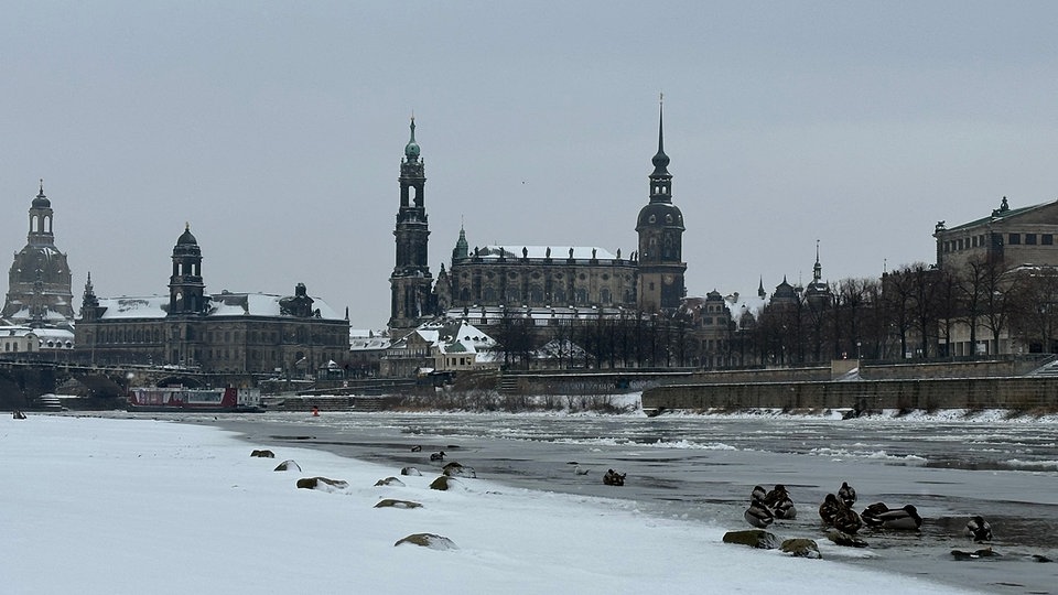 Liveticker zu "Elli": Verkehrslage in Sachsen entspannter – Winterspaß in Dresden