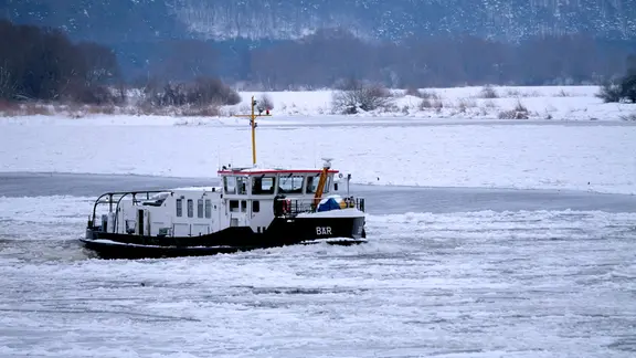 Ein Eisbrecher in Geesthacht.