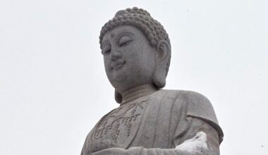 Sieben Meter hohe Buddha-Statue in Eisenach enthüllt