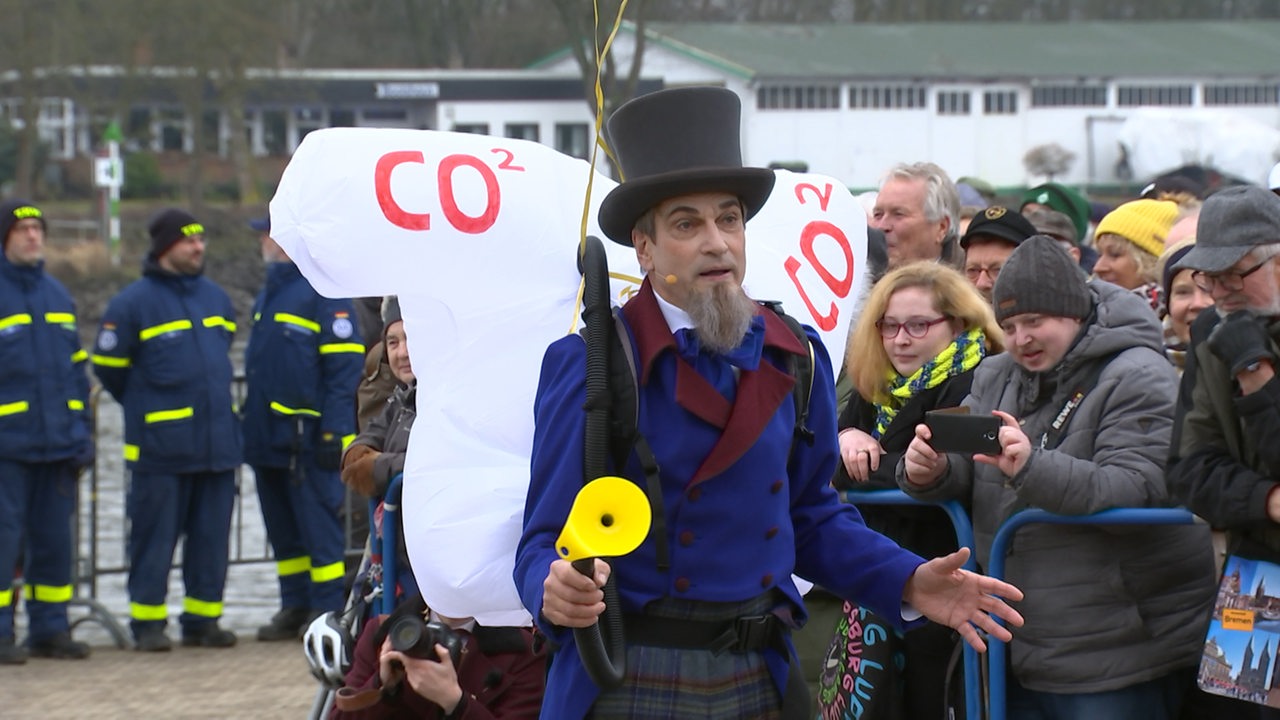 Skurrile Bremer Eiswette: Ist die Weser zugefroren?