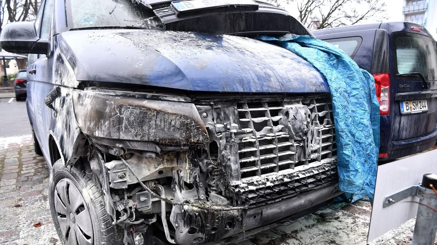 Drittes Fahrzeug der Berliner Stadtmission geht in Flammen auf – Haftbefehl