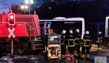 Ein Toter und mehrere Verletzte im Bus bei Unfall in Hamburg