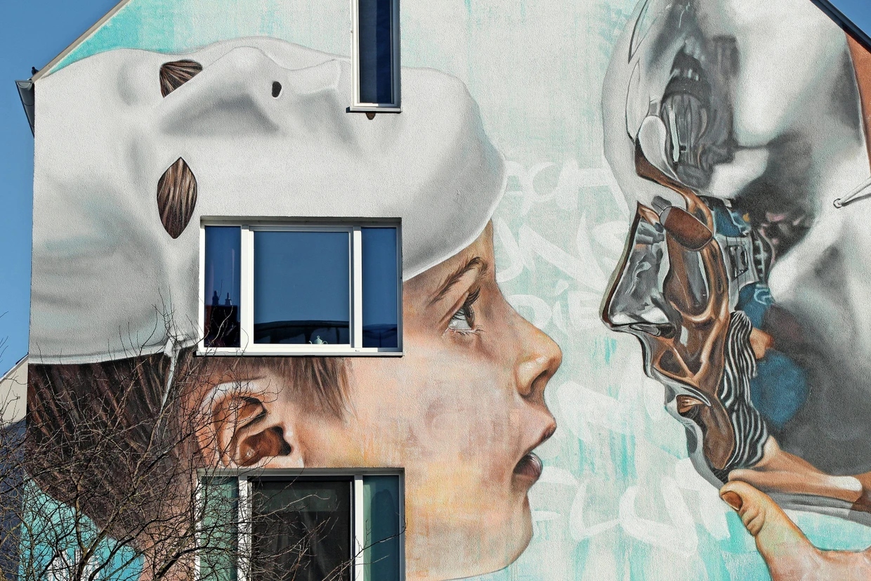 „Escape from old ideas“ heißt ein Mural von AKUT. Die Künstler möchten Vorurteile abschütteln.