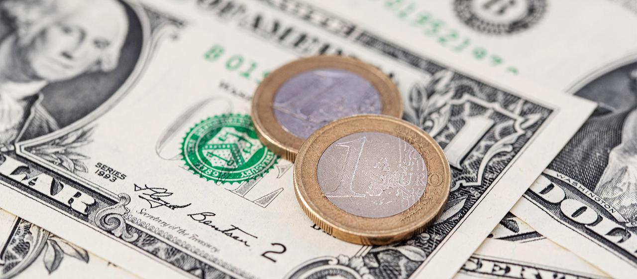 Euro-Dollar | picture alliance / Zoonar Euro-Dollar