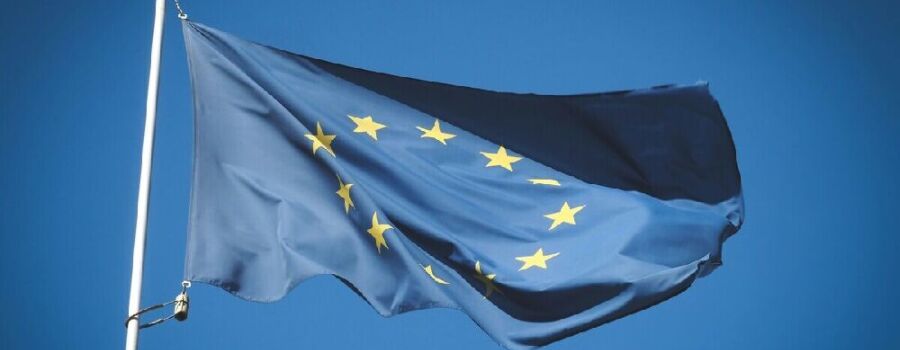 Die wehende Flagge der EU.