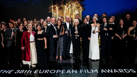 Die Preisträger der europäischen Filmpreises 2026 freuen sich über ihre Auszeichnung