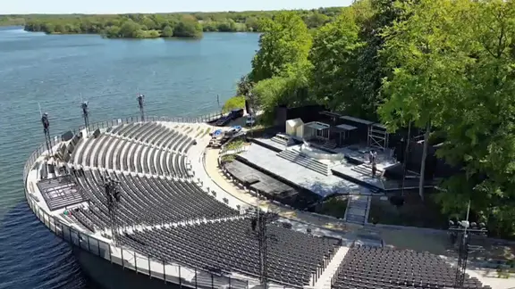 Die menschenleere Bühne der Eutiner Festspiele 