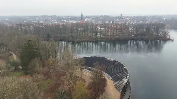 Die menschenleere Bühne der Eutiner Festspiele | NDR.de Die menschenleere Bühne der Eutiner Festspiele