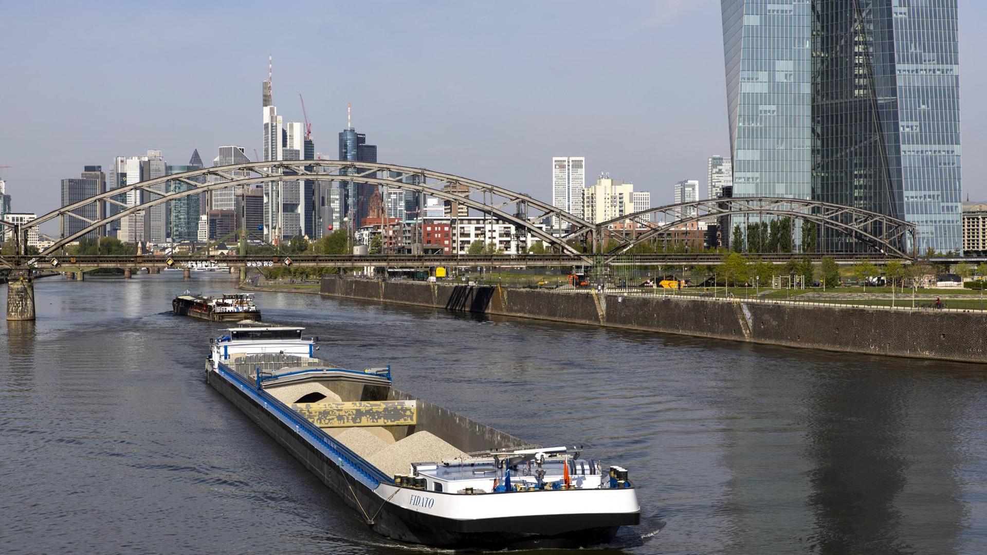 Frankfurt am Main, Skyline der Innenstadt.  