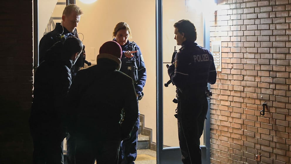 Gewalttat in Düsseldorf: Die Polizei suchte bis in die Abendstunden nach Spuren