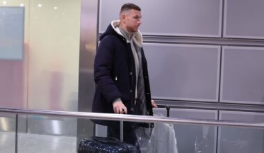 FC Schalke: Dzeko ist da! Um 21.04 Uhr landete er in Düsseldorf | Sport