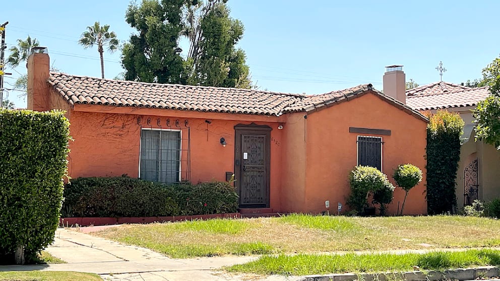 Rourke bewohnt ein Haus in Los Angeles. Allerdings soll er mittlerweile rund 60.000 Dollar Mietschulden angehäuft haben. Die Räumung droht