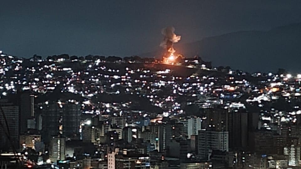 Dieses Foto soll eine der Explosionen zeigen. Es wurde vom venezolanischen Portal NTN veröffentlicht