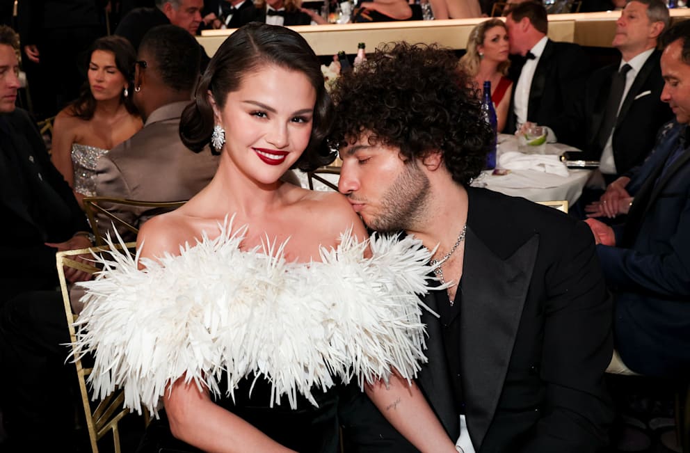Musikproduzent Benny Blanco platzierte ein Küsschen auf der Schulter seiner Ehefrau, Superstar Selena Gomez (33)