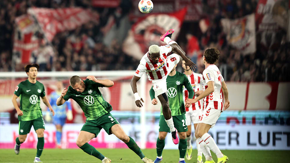 Köln-Kämpfer Ragnar Ache (27) schmeißt sich mit allem was er hat in den Ball