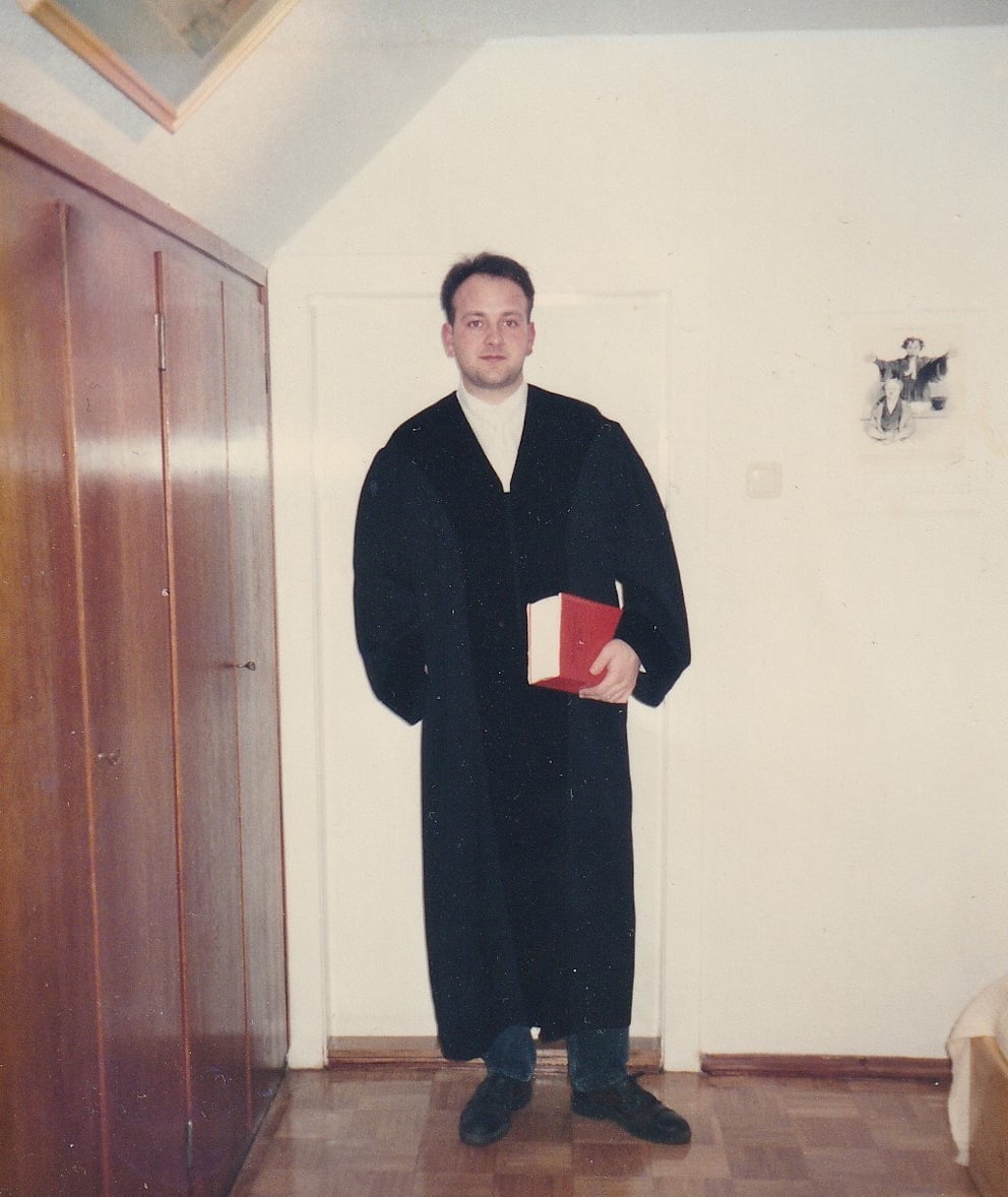 Lucas Flöther begann nach seinem Staatsexamen als Insolvenzverwalter und war damals mit nur 25 Jahren der jüngste in Deutschland