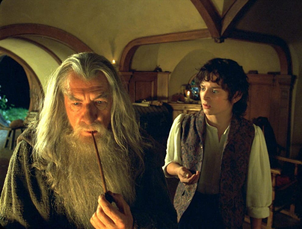 Szene aus „Der Herr der Ringe: Die Gefährten“ (2001) mit Ian McKellen (l.) als Zauberer Gandalf und Elijah Wood als Frodo Beutlin