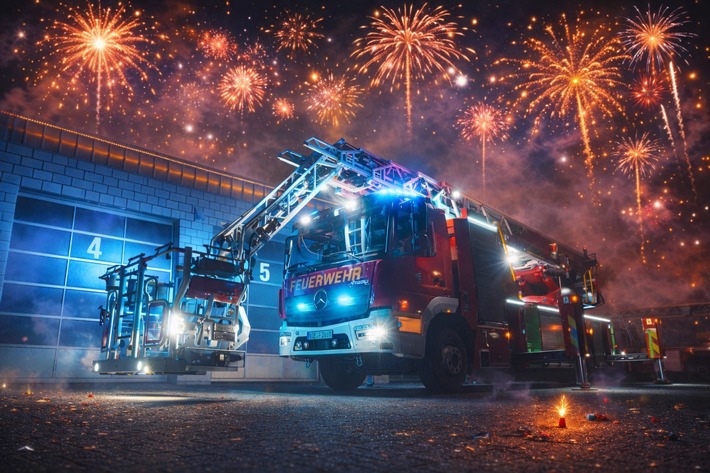 FFW Schwalmtal: Feuerwehr löscht Kleinbrand an einer angrenzenden Garage