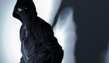 Zwei Männer haben in Aachen eine 54-jährige Frau brutal überfallen und schwer verletzt (Symbolbild).