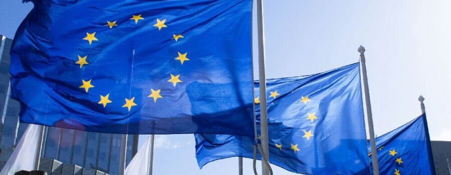 Die wehende Flagge der EU.