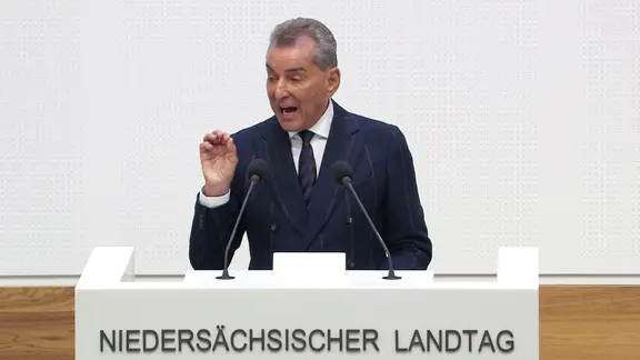 Michel Friedman spricht im Niedersächsischen Landtag.