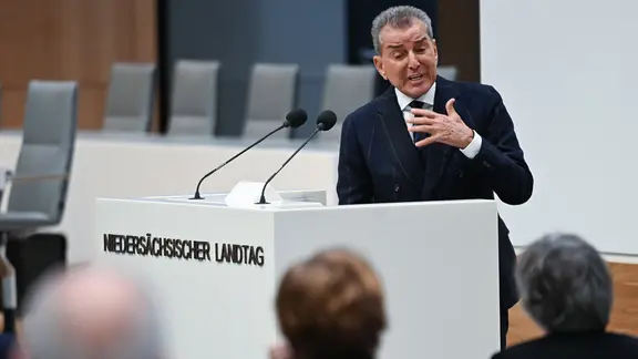 Michel Friedman spricht im Niedersächsischen Landtag.